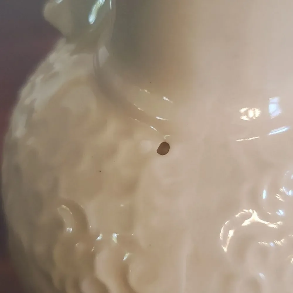 Pretty Vintage Porcelain Floral Butterfly Bud Vase with Gold Trim - Picture 4 of 10